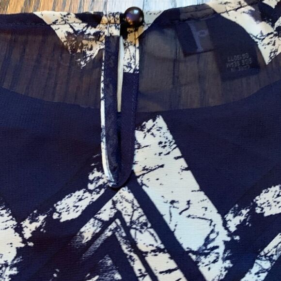 🤸‍♀️3 for 12🤸‍♂️ NWT AB Studio Chevron Navy Blouse - Picture 3 of 5